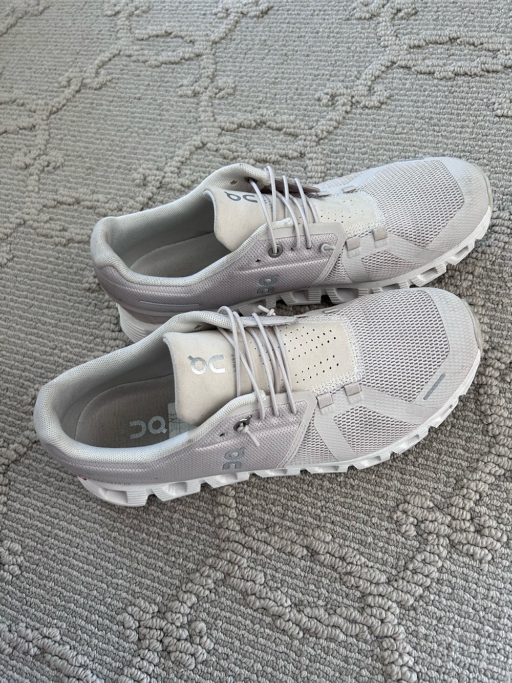 On Cloud Women’s Athletic Shoes in Light Gray